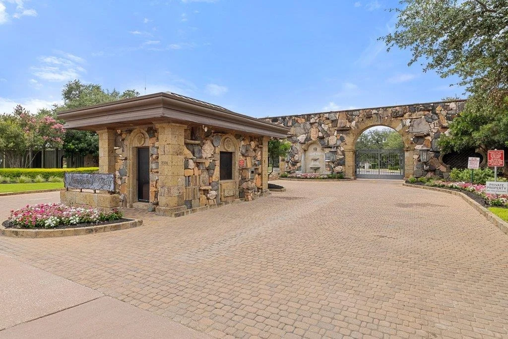 Photo of 16009 Chateau Ave