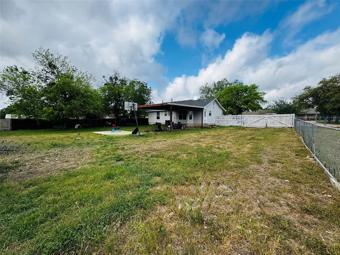 Photo of 555 Live Oak DR