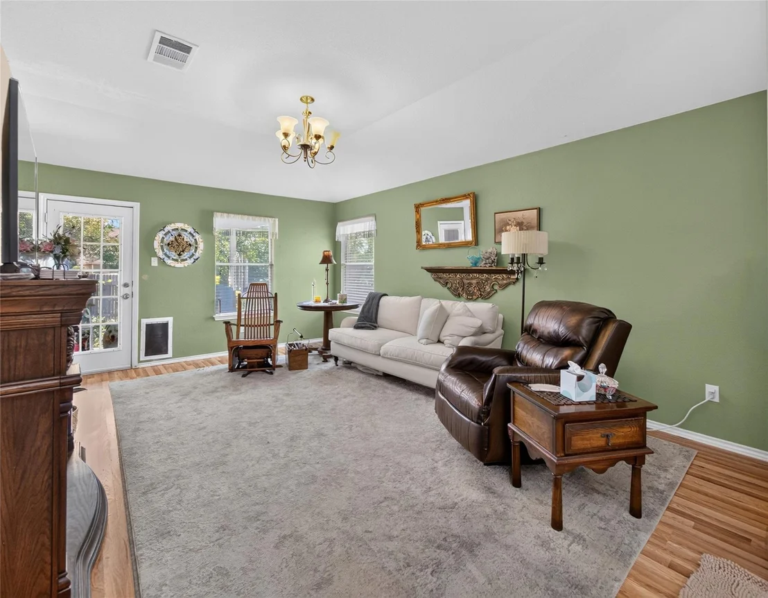 Photo of 427 Buckingham DR
