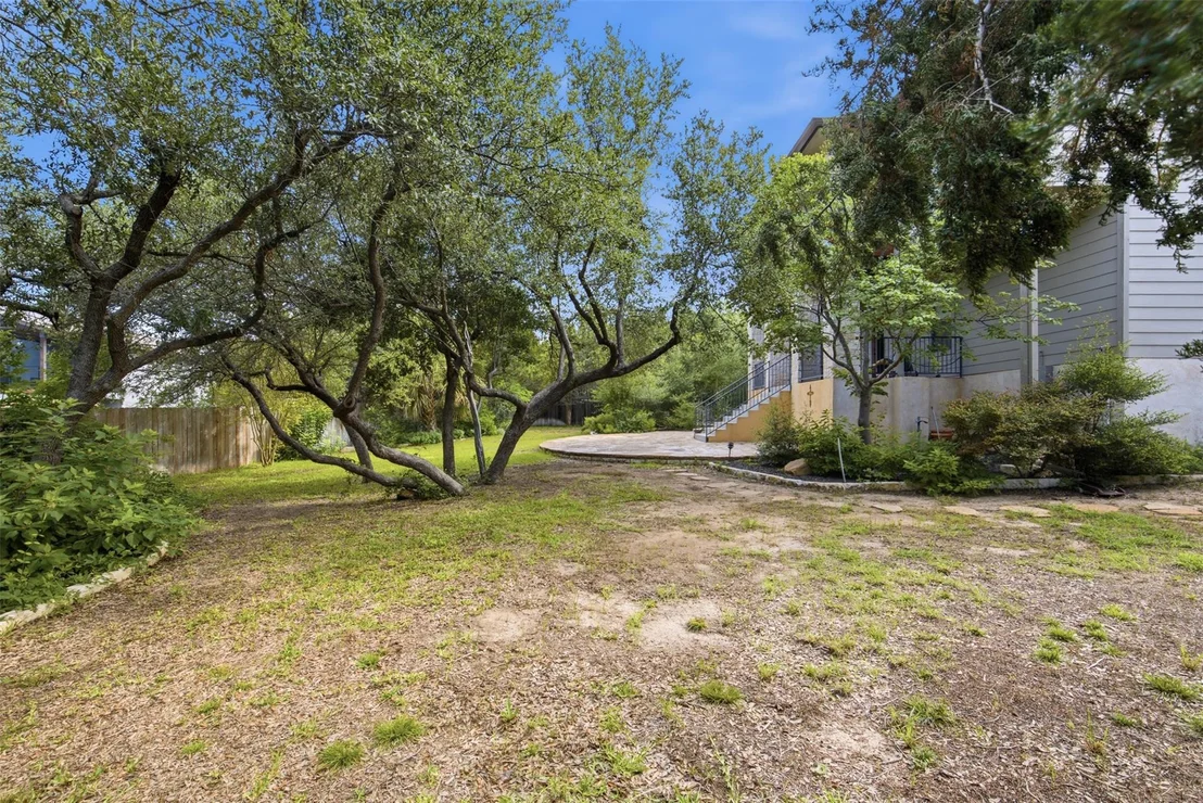 Photo of 700 Augusta CIR N