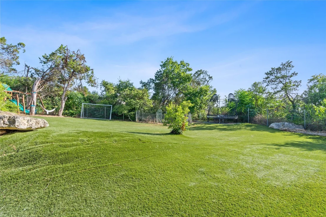 Photo of 913 Dartmoor DR