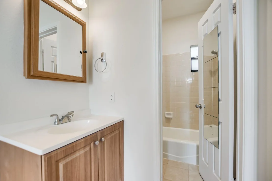 Photo of Unit 207 at 4401 Speedway