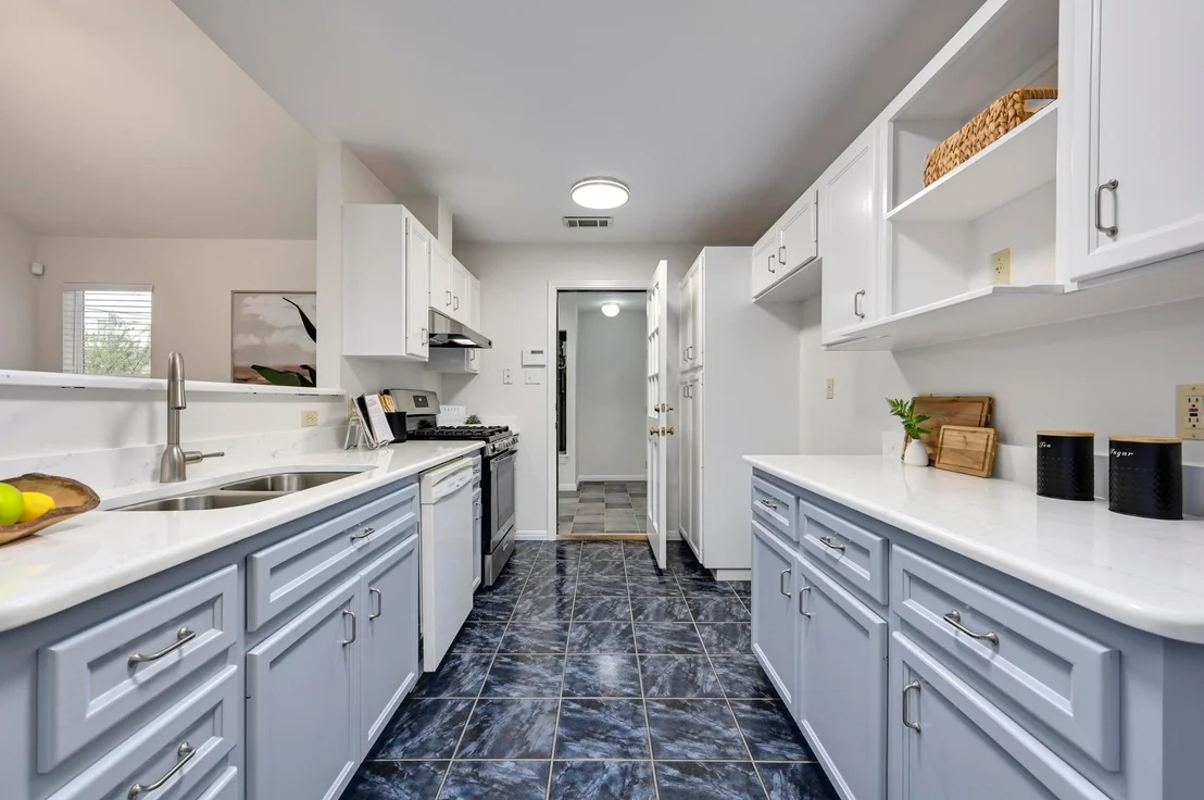 Photo of 6102 Laird DR