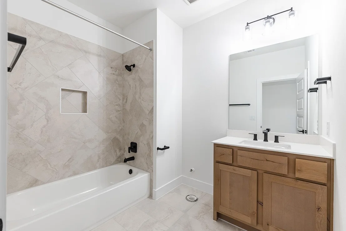 Photo of 2429 Lineage LN