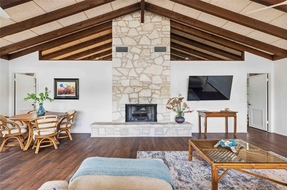 Photo of 1308 Lakeside DR