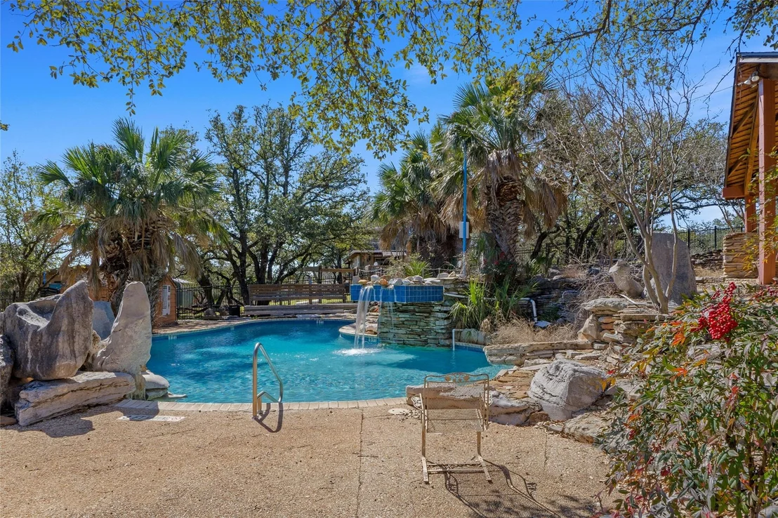 Photo of 205 Shadows DR