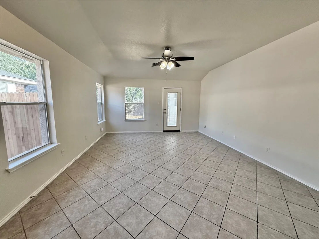 Photo of 809 Luke LN