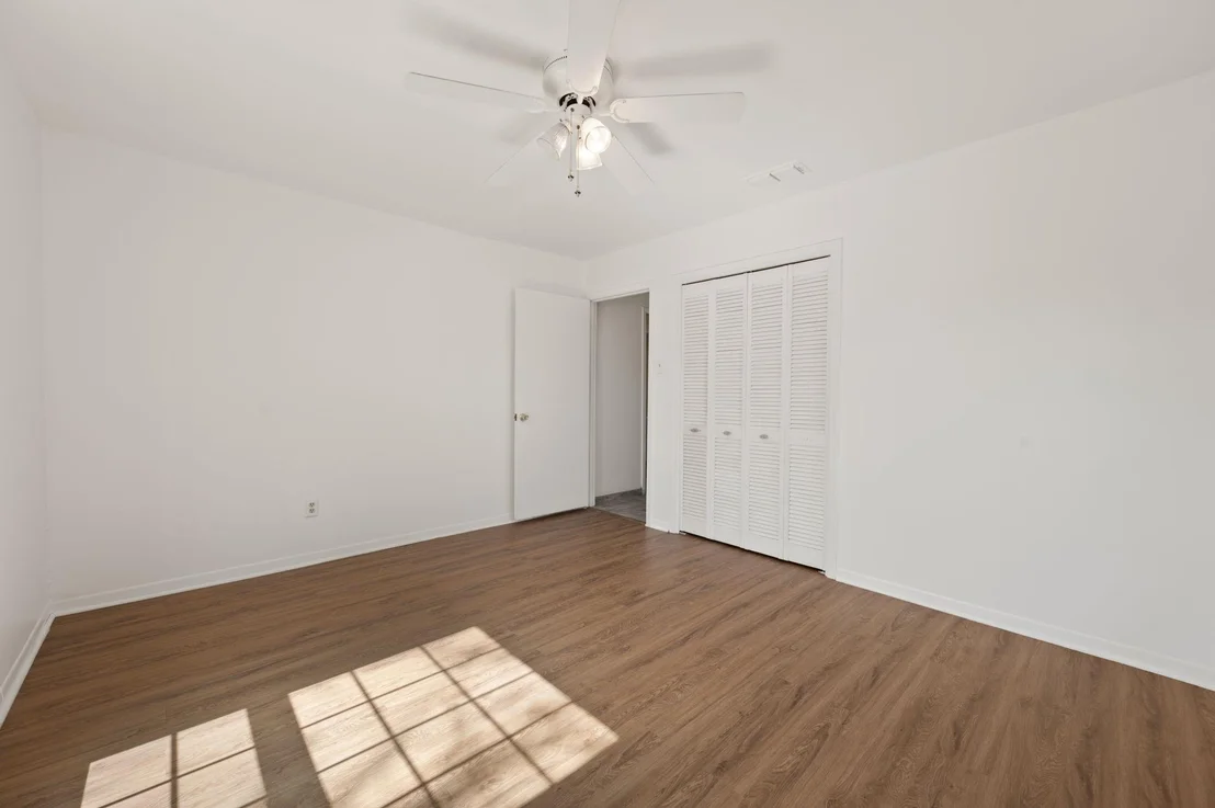 Photo of 1400 Summit CIR