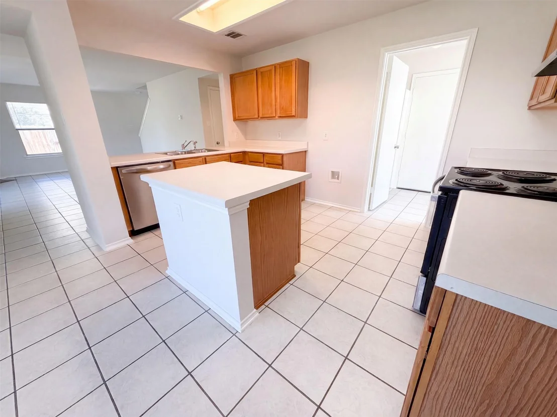 Photo of 305 Edgewood CV
