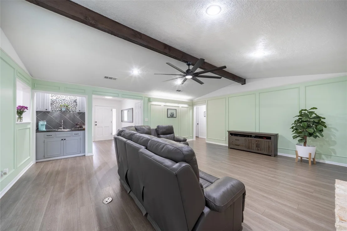 Photo of 700 Drake LN