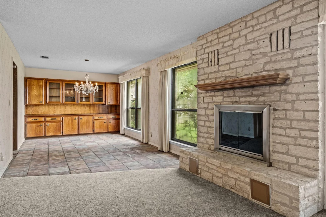 Photo of 204 E Eckhart Ave