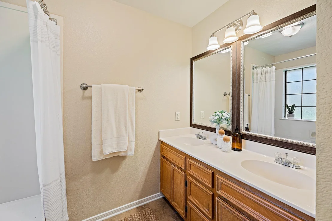 Photo of 111 Stephen LN