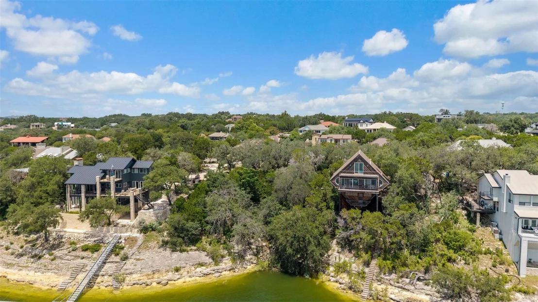 Photo of 18401 Lakepoint CIR