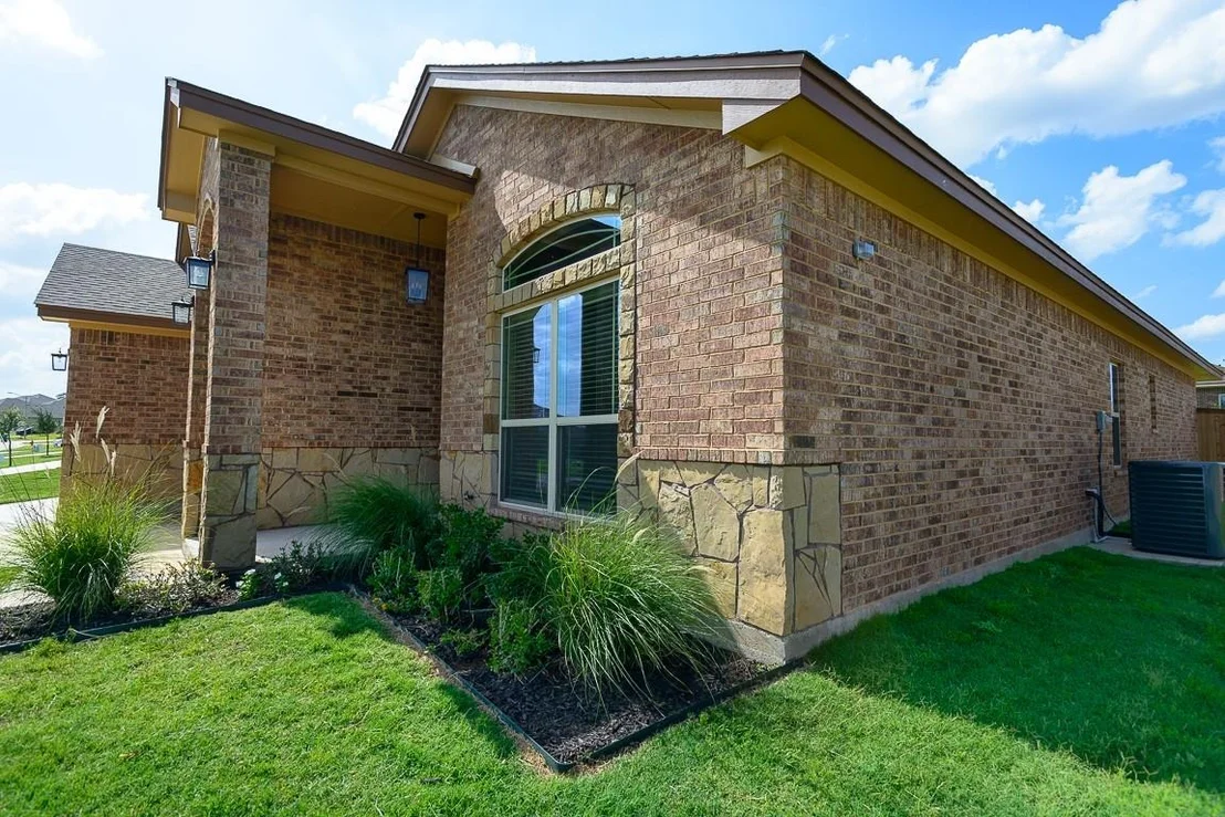 Photo of 1010 Winchester DR