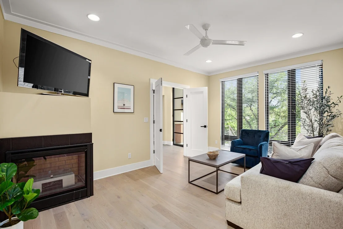 Photo of 1405 Parkinson DR