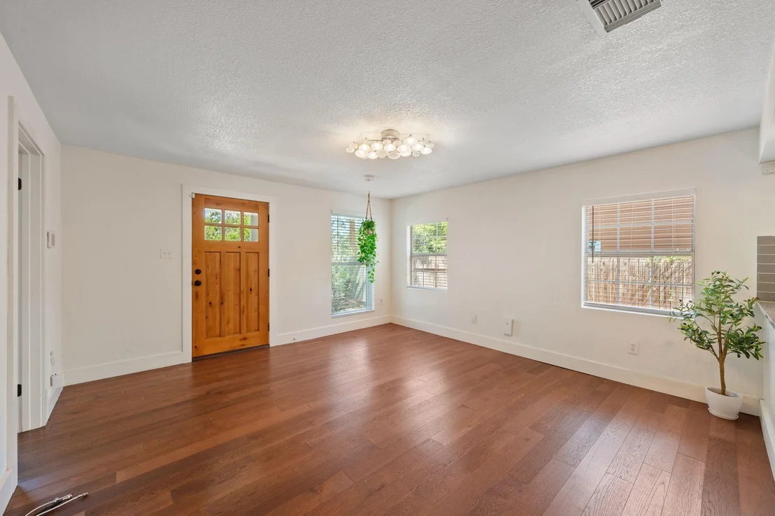 Photo of 1137 Nickols Ave