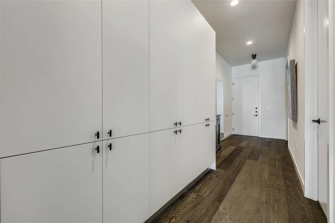 Photo of Unit 409 at 800 Embassy DR