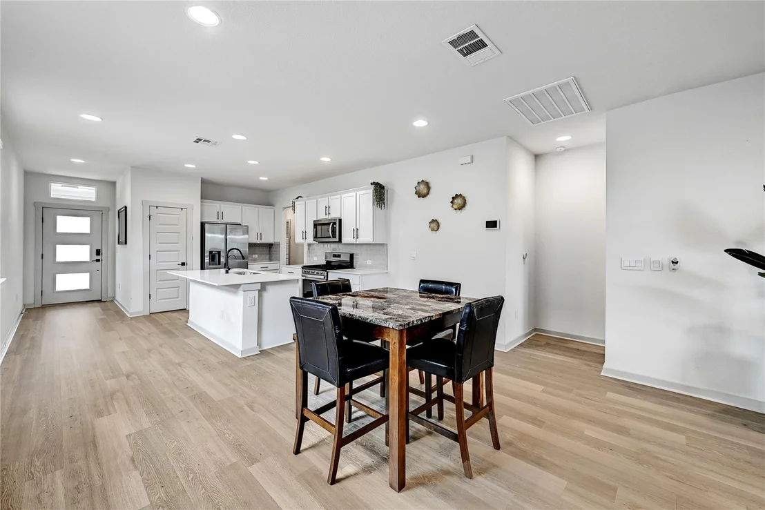 Photo of 8000 Linnie LN