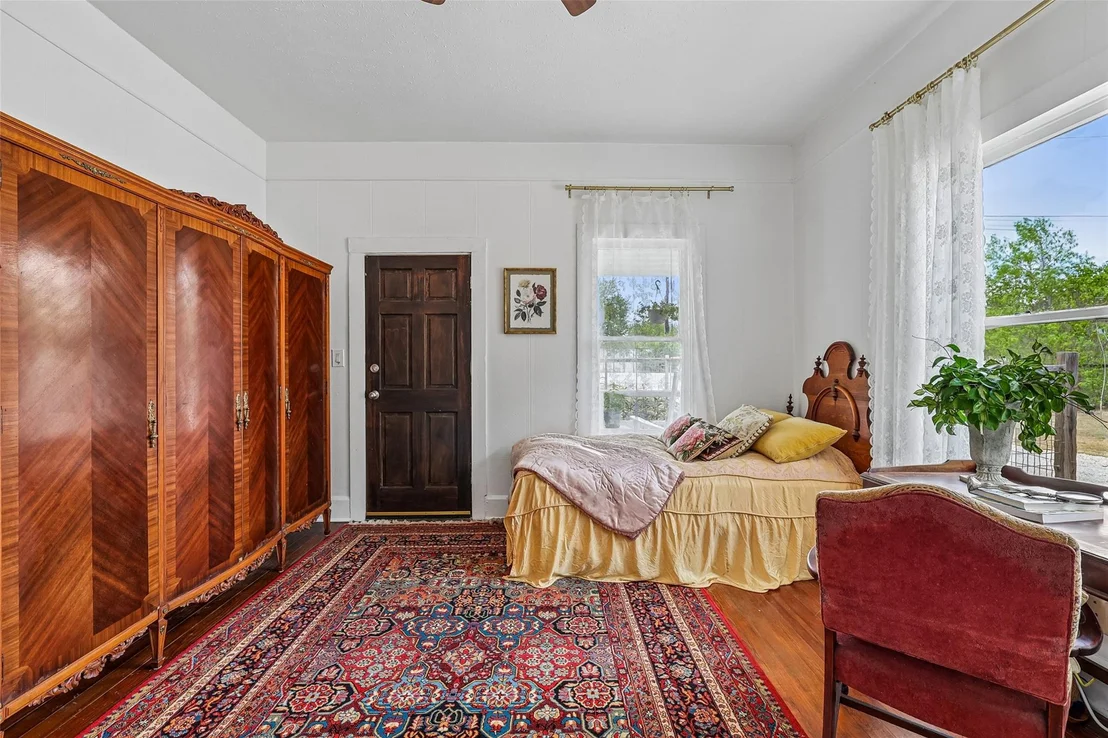 Photo of 372 Old Lockhart RD