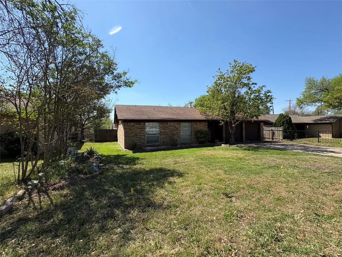 Photo of 709 Drake LN