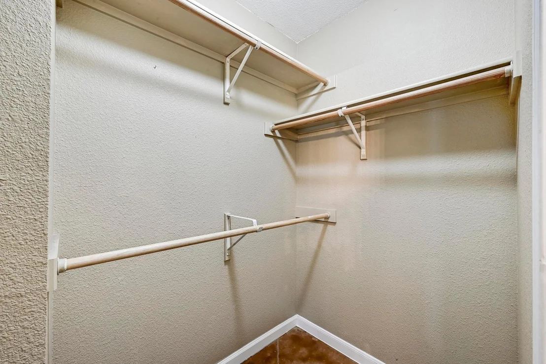 Photo of 902 Honeysuckle DR