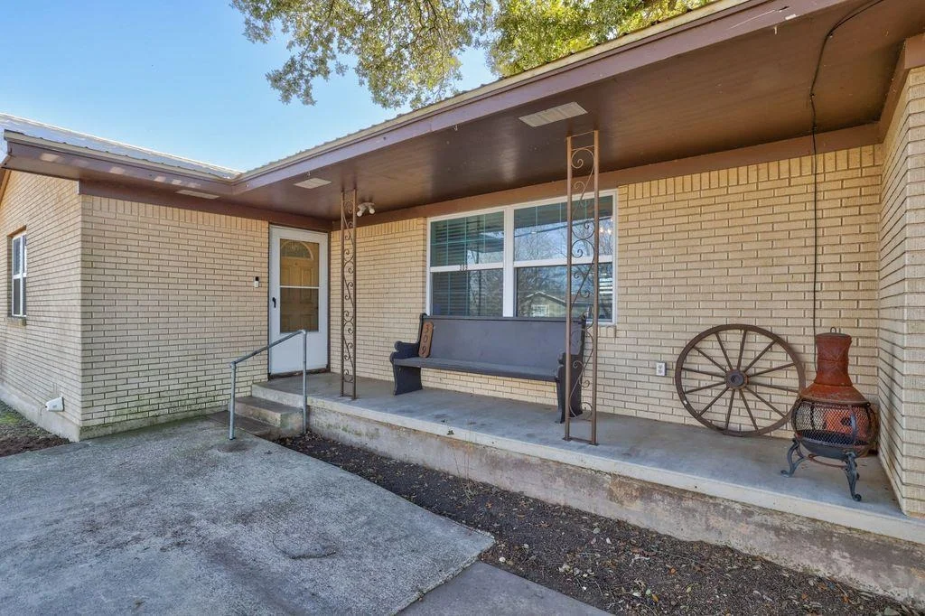Photo of 309 W Avenue H Ave