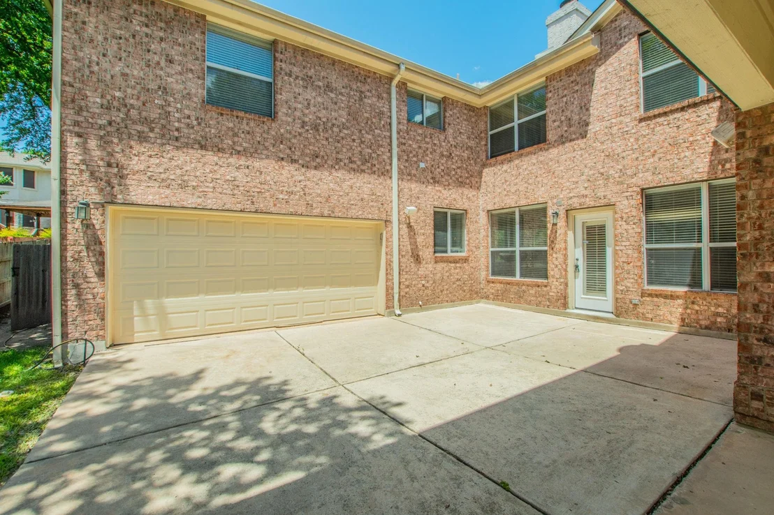 Photo of 3988 Lord Byron CIR