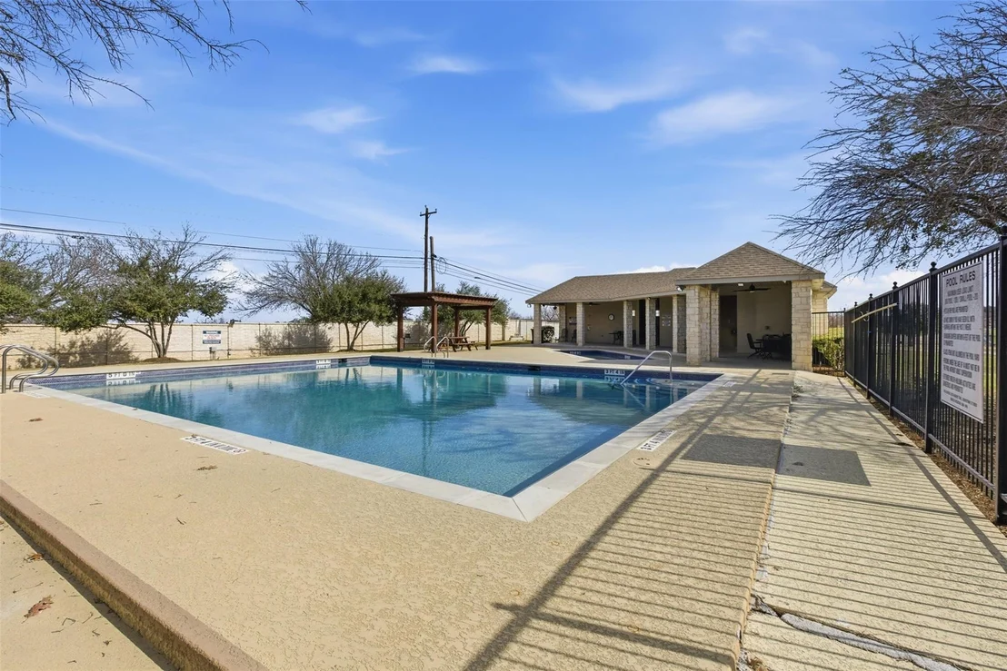 Photo of 1502 Summercrest BLVD