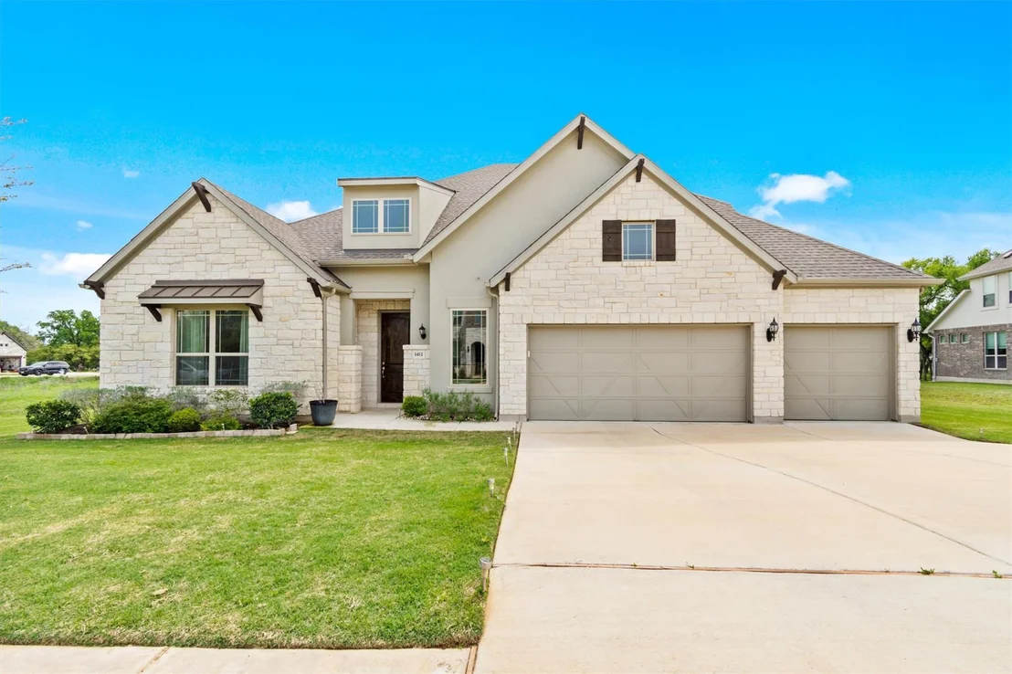 Photo of 1412 Scenic Oaks DR