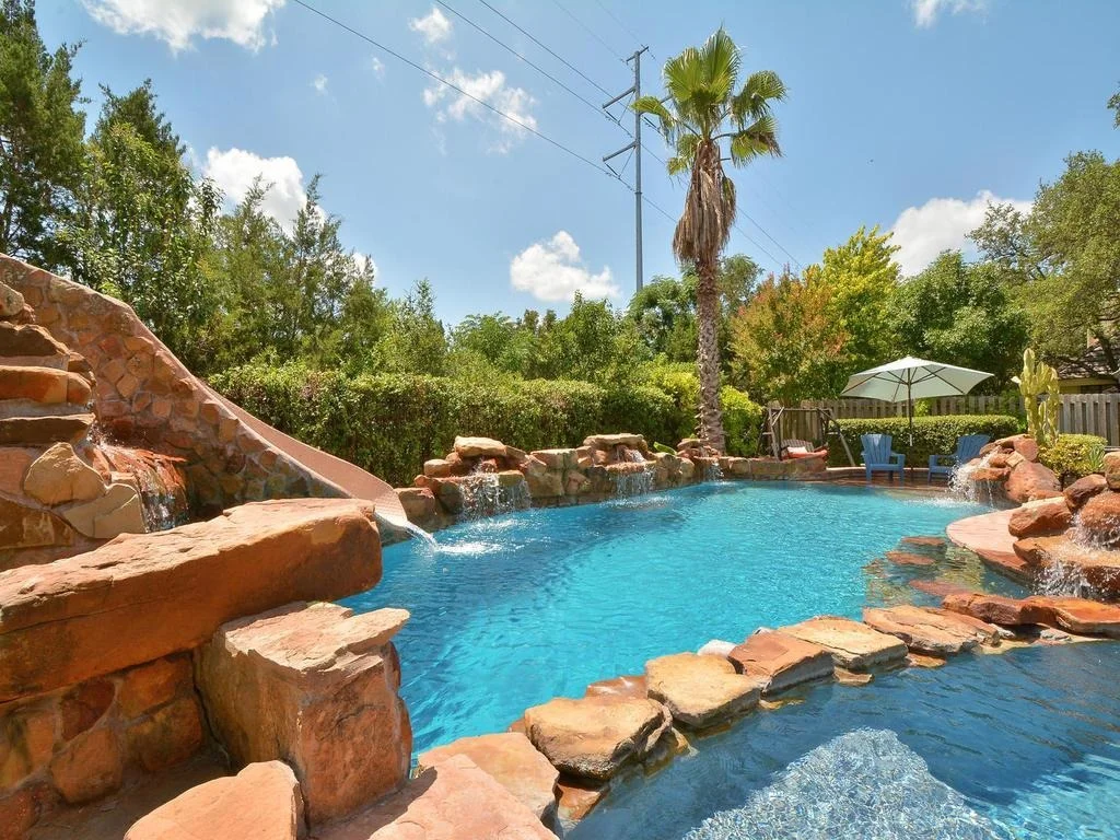 Photo of 111 Crest View DR