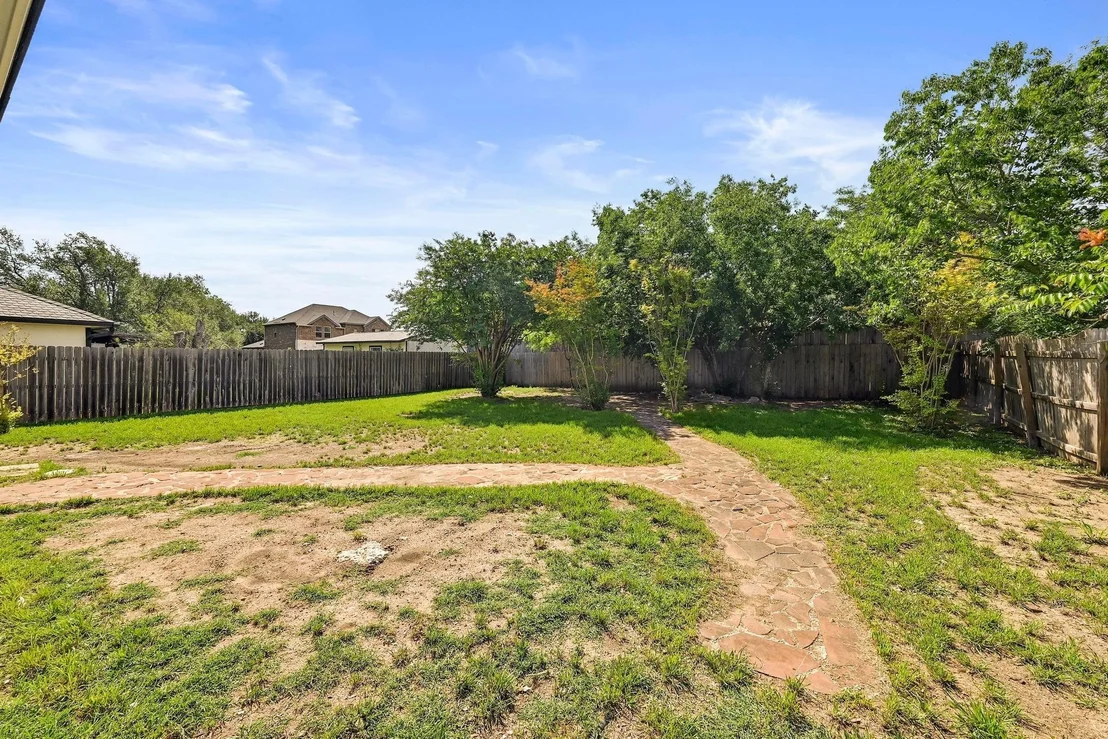 Photo of 902 Honeysuckle DR