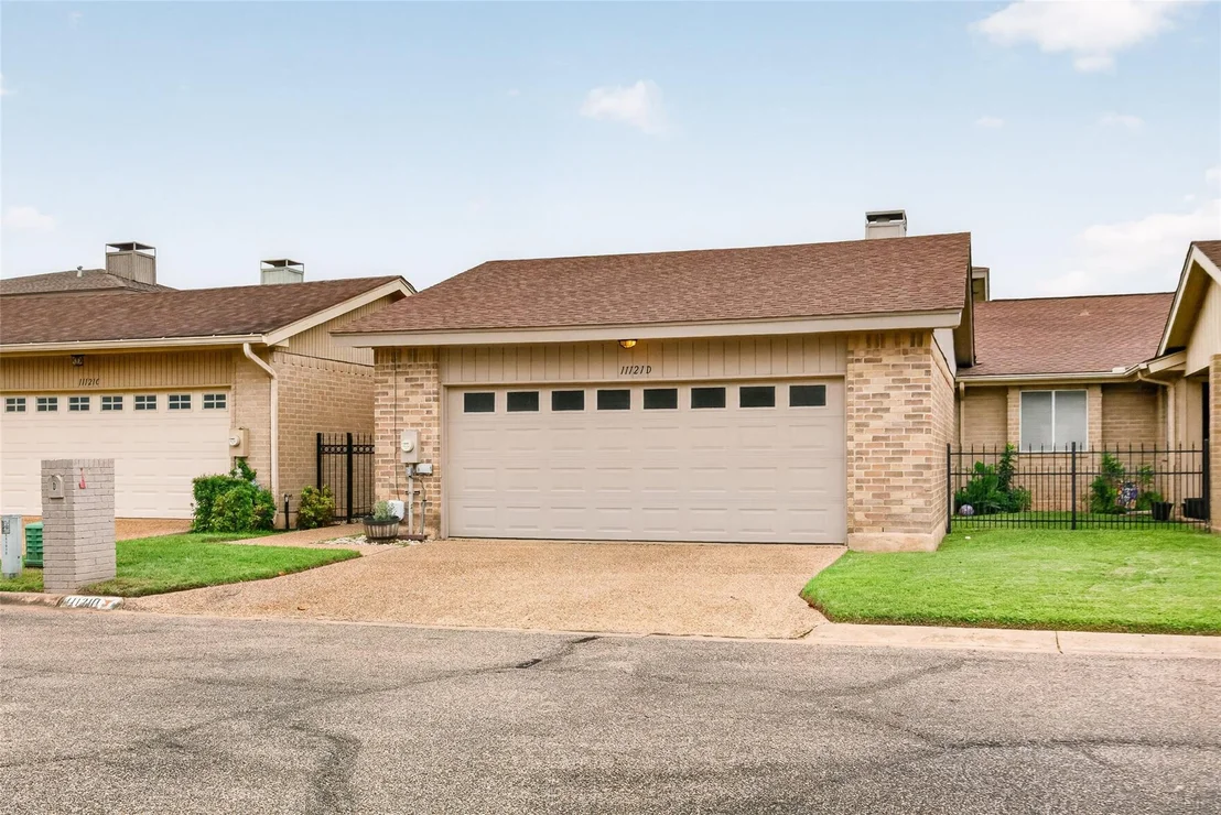 Photo of Unit D at 11121 Pinehurst DR
