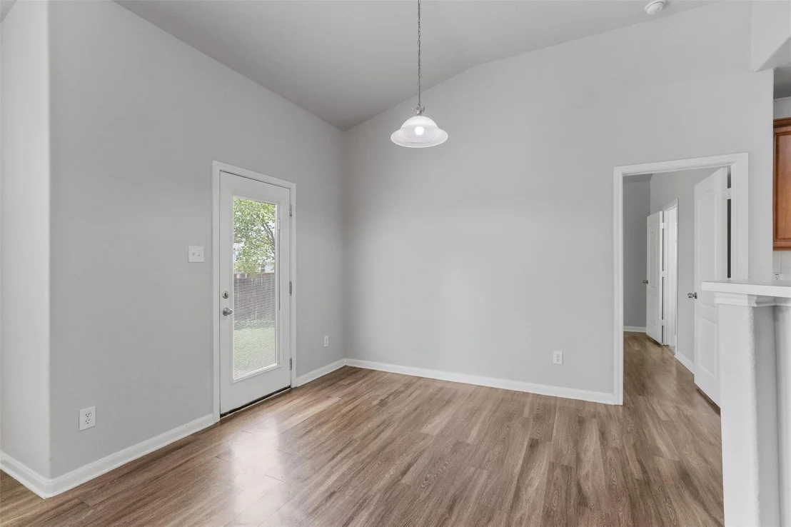 Photo of 198 Covent DR