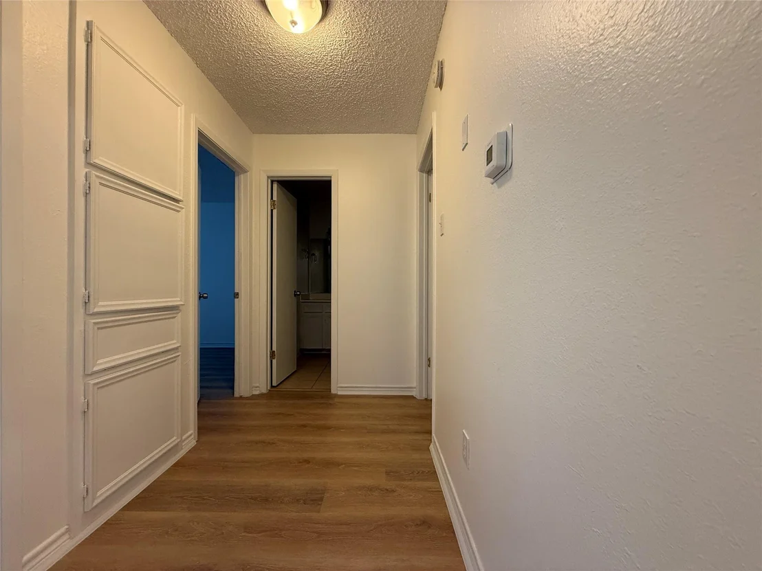 Photo of 503 E Central DR