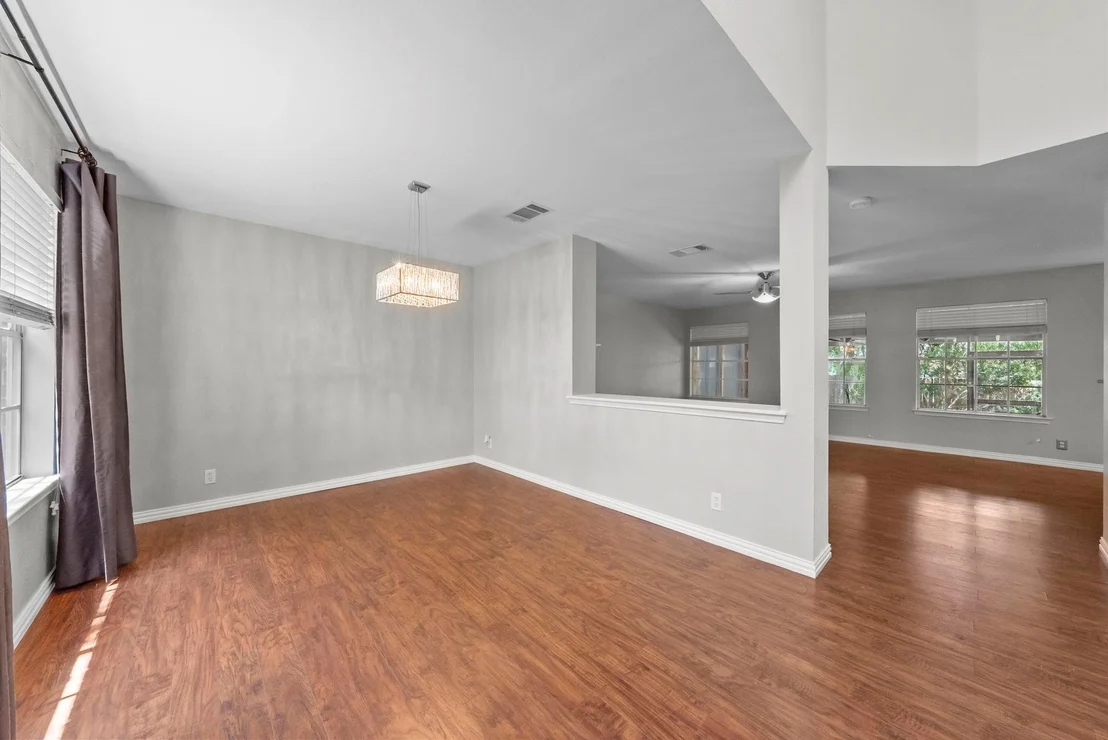 Photo of 2028 Desco DR