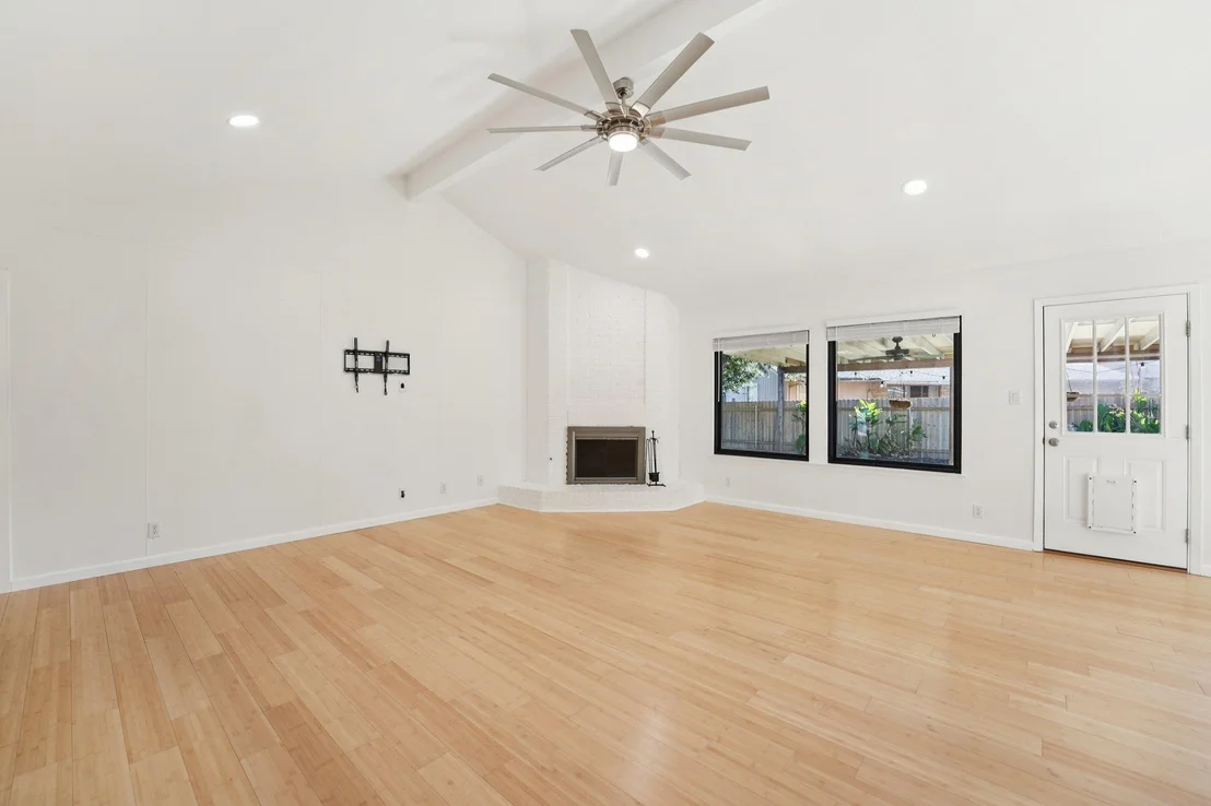 Photo of 10229 Missel Thrush DR
