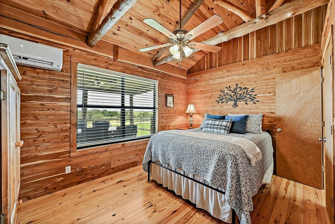 Photo of 948 Upper Elgin River RD