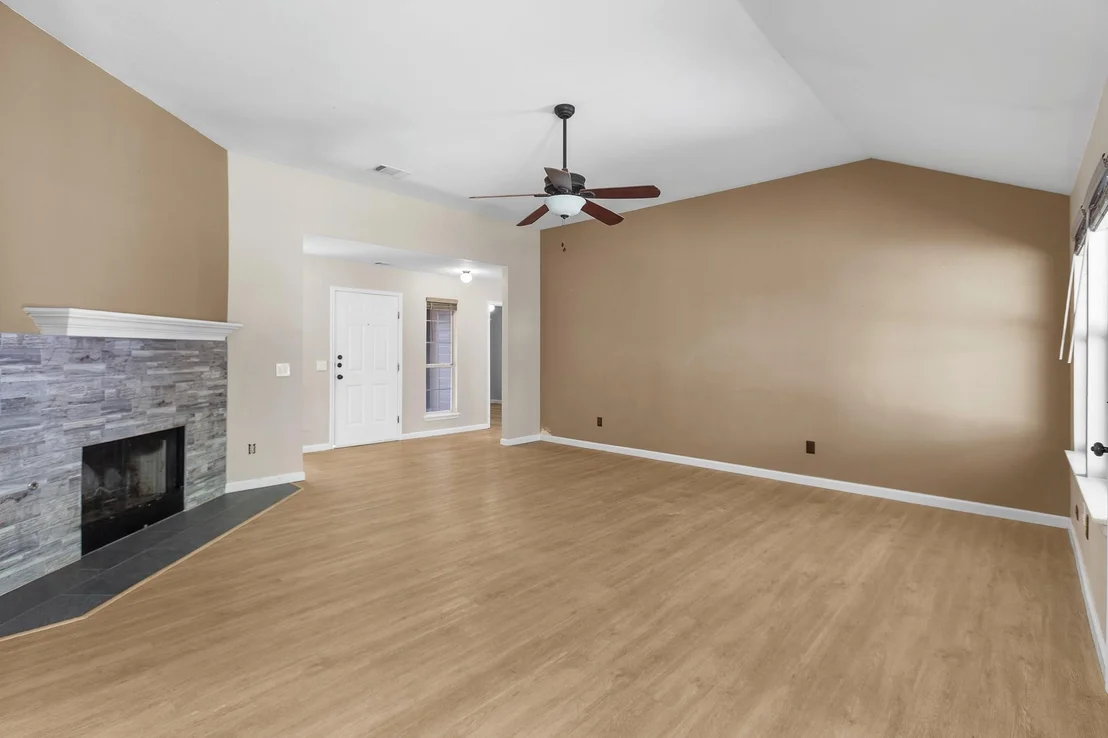 Photo of 605 Clear Spring LN