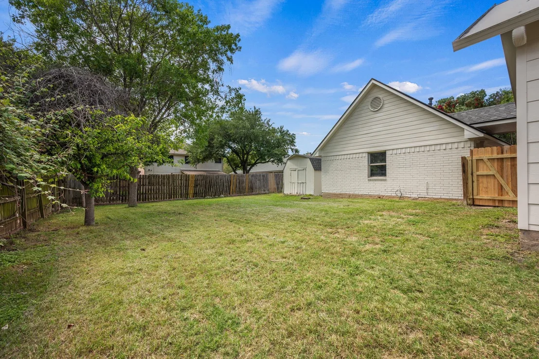 Photo of 1102 Twin Creek DR