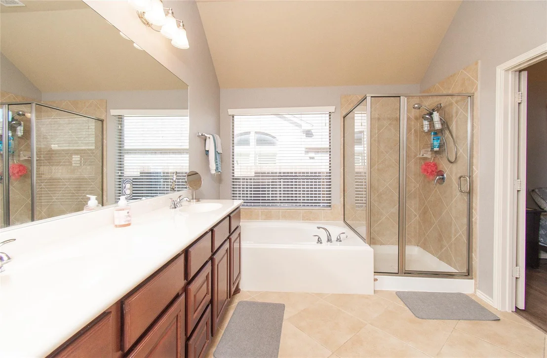 Photo of 947 Madrone DR