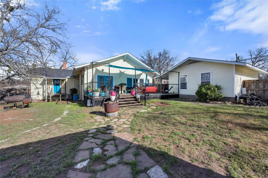 Photo of 909 Flag ST