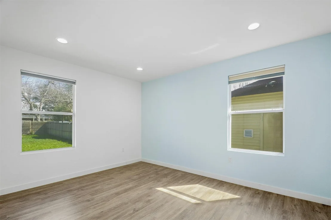 Photo of 1504 Cloverleaf DR