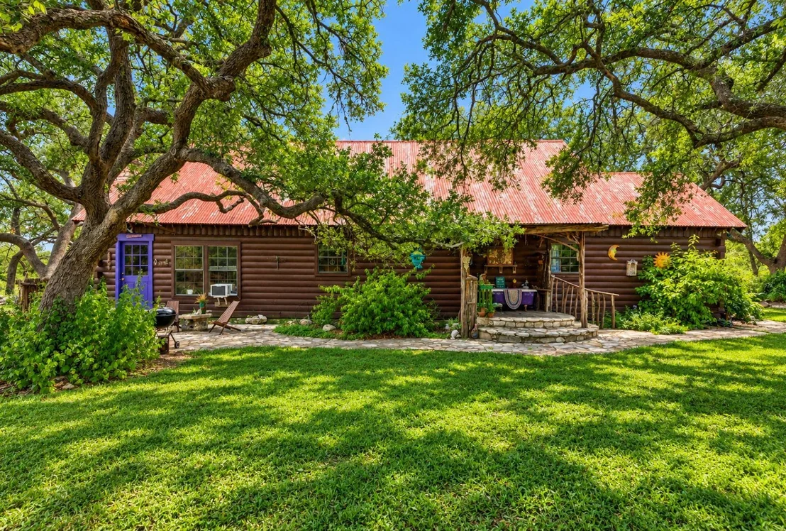 Photo of 1218 Oakwood LOOP