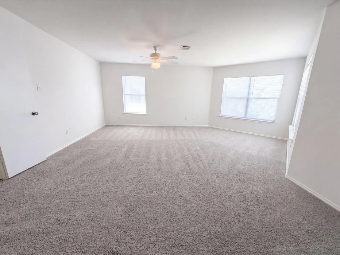Photo of 305 Edgewood CV