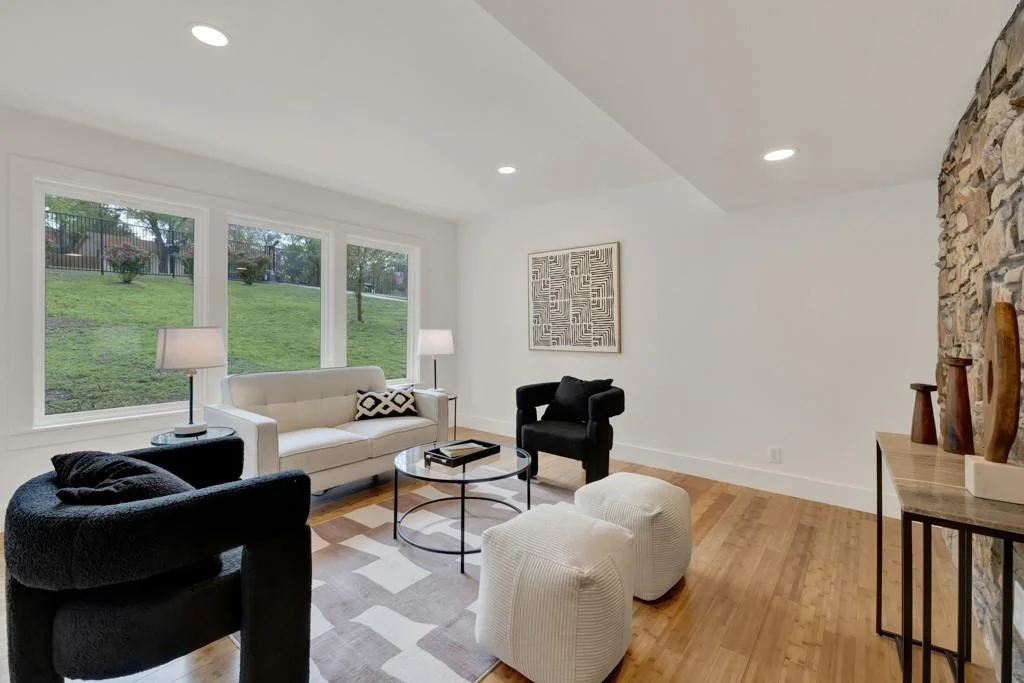 Photo of 810 N Loop ST