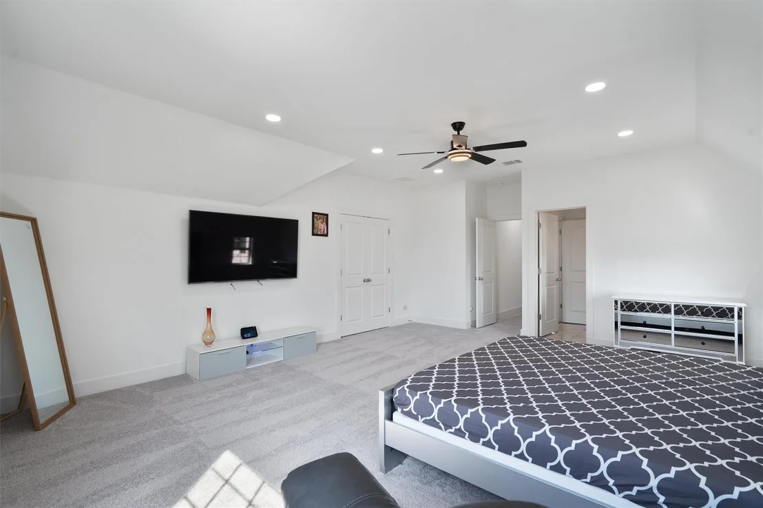 Photo of 4916 Risana BND