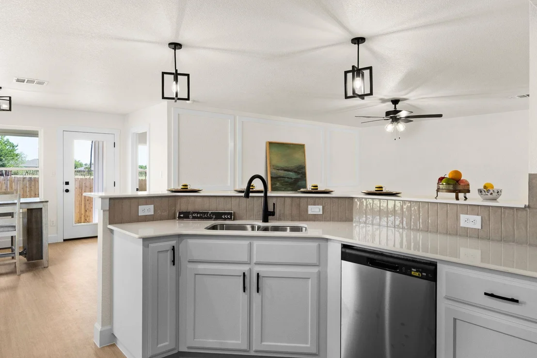 Photo of 2115 Blackhawk LOOP