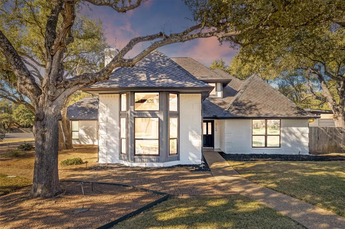 Photo of 3104 Oak Bend DR