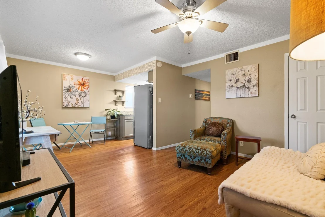 Photo of Unit A at 3417 Willowrun DR