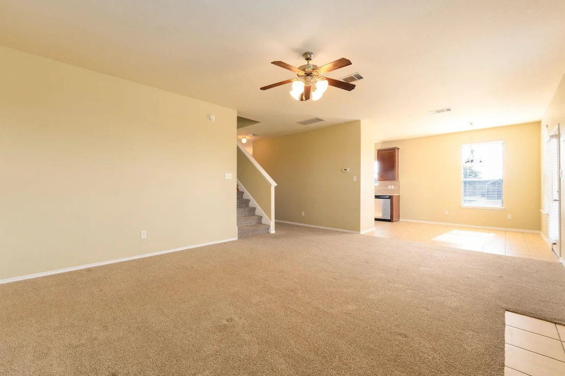 Photo of 2001 Isabelle DR